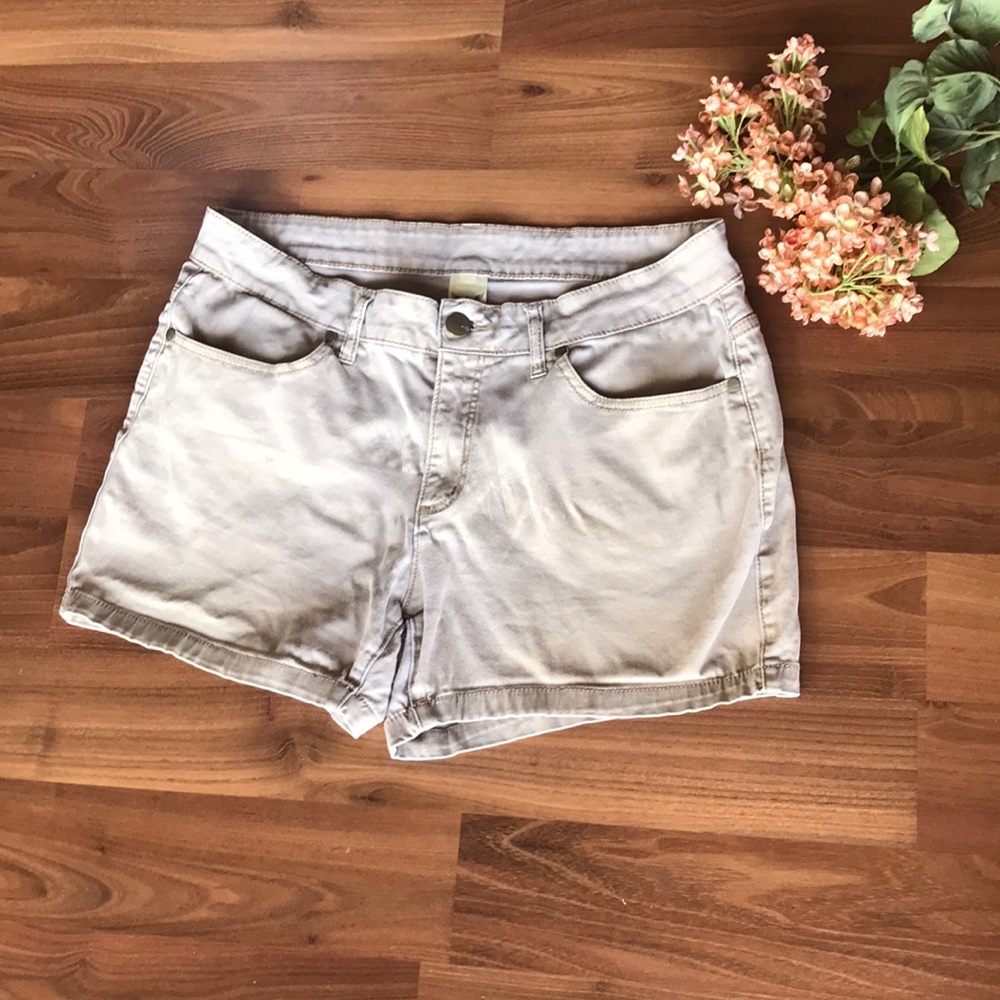 Khaki shorts.